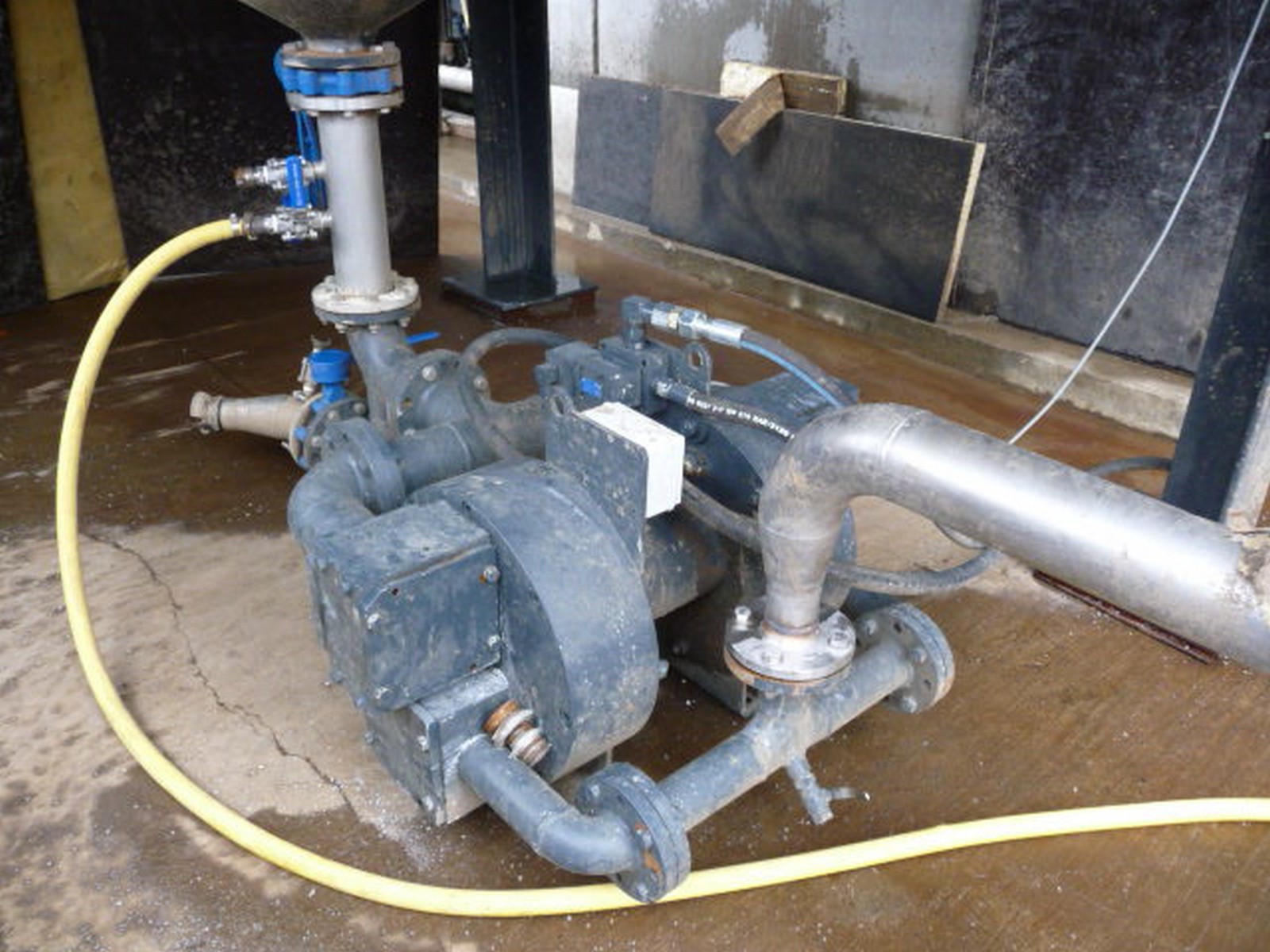 Pompe hydraulique à membranes