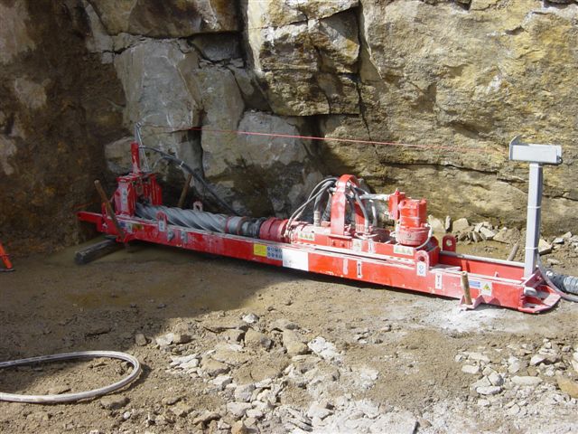 Machine in horizontal drilling position
